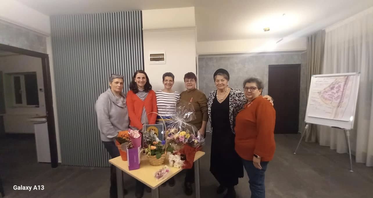 Vă mulțumesc din inimă pentru toate mesajele, gândurile frumoase și timpul pe care mi l-ați dăruit de ziua mea!